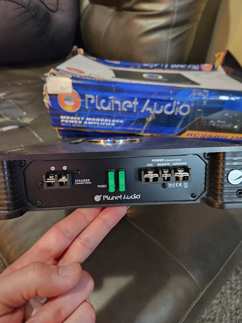 Planet Audio 2500W Car Amplifier in Black and Blue - Picture 10 of 12